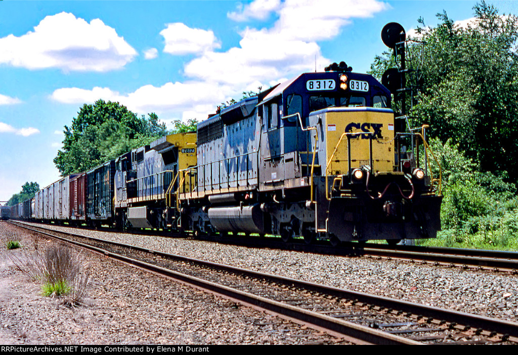 CSX 8312 on Q-418